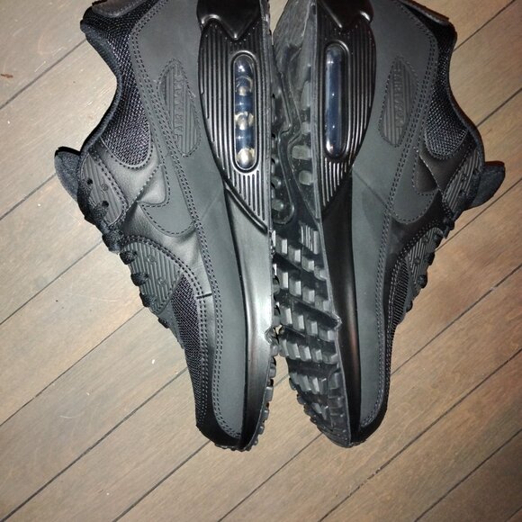 Men's 10 1/2 black on black Air Max 90s - Picture 8 of 8